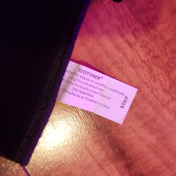 Isotoner small black women's gloves - Picture 2 of 4